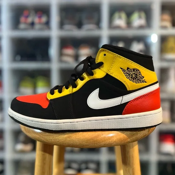Jordan 1 Retro Black Amarillo